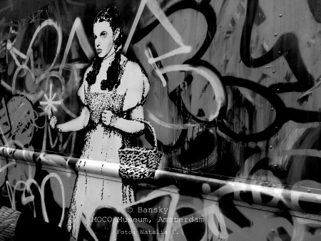 bansky amsterdam girl copia